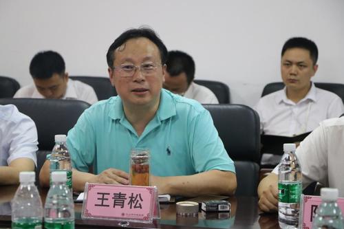 医院党委书记王青松发言